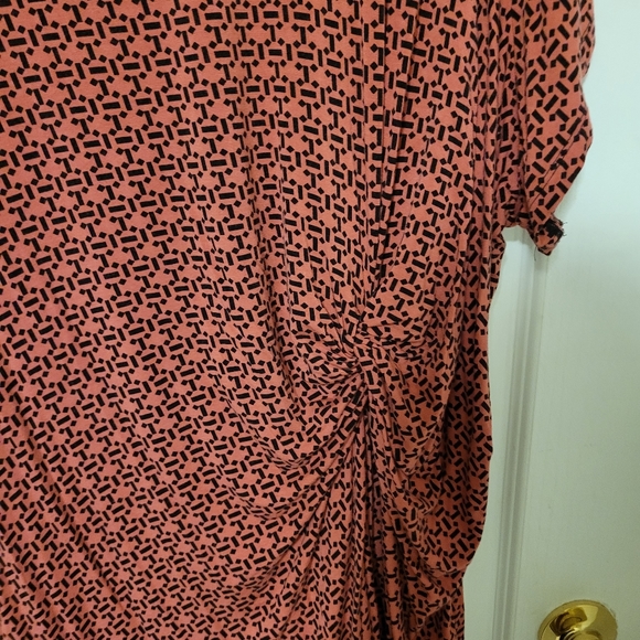 (4X) Pink with Black all over Pattern Blouse - Picture 5 of 5